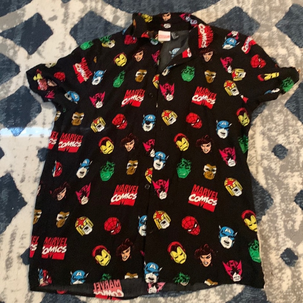 Marvel Cómics Button Down Shirts